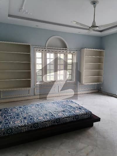 گلبرگ لاہور میں 4 کمروں کا 1 کنال مکان 4.25 لاکھ میں کرایہ پر دستیاب ہے۔