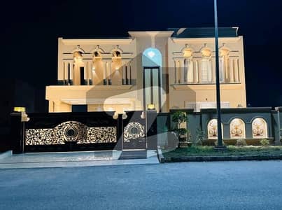 سٹی ہاؤسنگ سوسائٹی گوجرانوالہ میں 6 کمروں کا 1 کنال مکان 8.5 کروڑ میں برائے فروخت۔