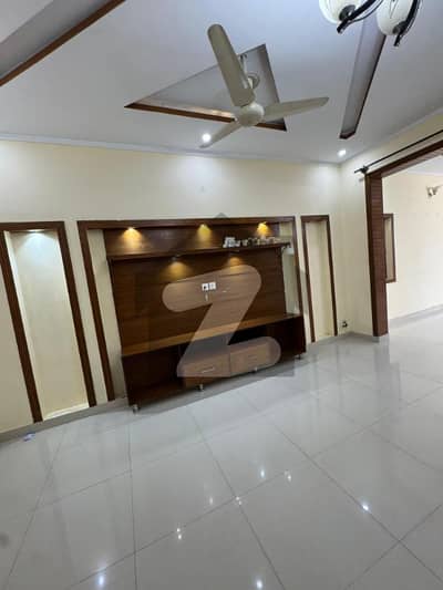 جی ۔ 13 اسلام آباد میں 3 کمروں کا 7 مرلہ زیریں پورشن 75.0 ہزار میں کرایہ پر دستیاب ہے۔