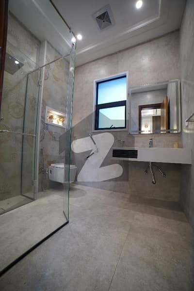 لیک سٹی - سیکٹر M7 - بلاک اے لیک سٹی ۔ سیکٹرایم ۔ 7,لیک سٹی,رائیونڈ روڈ,لاہور میں 6 کمروں کا 10 مرلہ مکان 4.1 کروڑ میں برائے فروخت۔