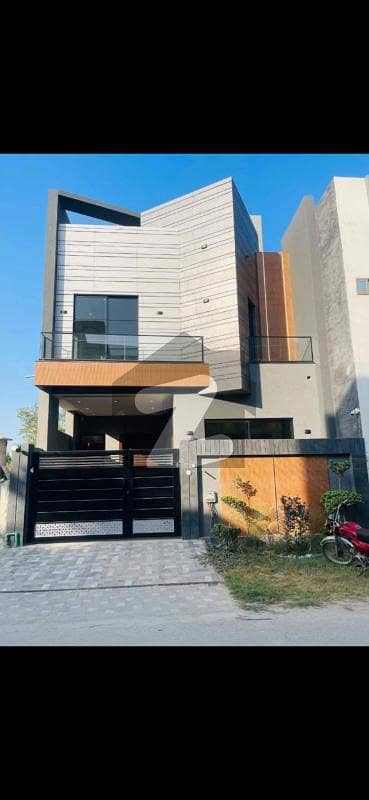 **5 Marla Luxury House For Sale In Park View City, Lahore. **