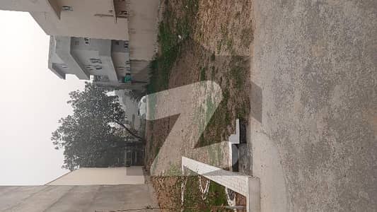 نیسپاک سکیم فیز 3 ڈیفینس روڈ,لاہور میں 10 مرلہ رہائشی پلاٹ 1.82 کروڑ میں برائے فروخت۔