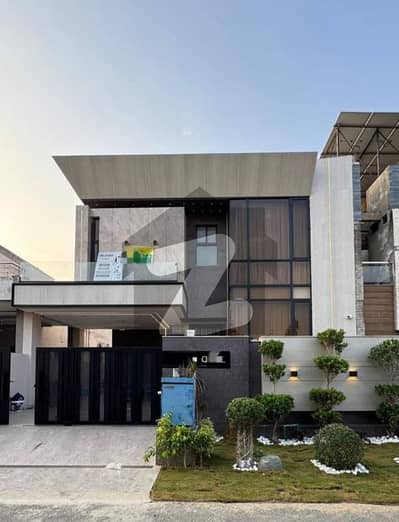 10 Marla Elegent Luxury Furnished Bungalow for Rent