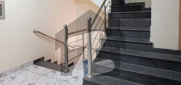 Prime Location 4 Marla Flat In Royal Palm City