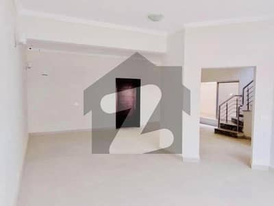 200sq yd 3 Bedrooms Luxury Villa is Available FOR RENT. 8km from Entrance of BTK. 3 Bed DDL 1 Kitchen