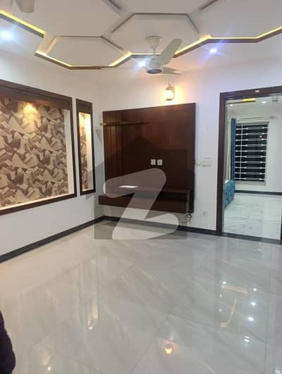 بحریہ ٹاؤن فیز 3 بحریہ ٹاؤن راولپنڈی,راولپنڈی میں 5 کمروں کا 10 مرلہ مکان 4.15 کروڑ میں برائے فروخت۔