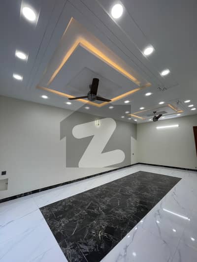 12 Marla House available for sale in G-15 if you hurry