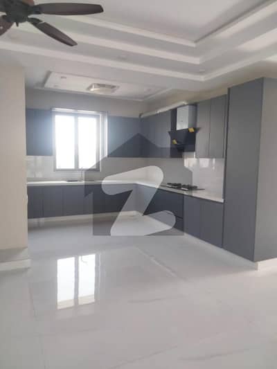 ڈی ایچ اے فیز 8 ڈی ایچ اے ڈیفینس,کراچی میں 6 کمروں کا 1 کنال مکان 7.5 لاکھ میں کرایہ پر دستیاب ہے۔