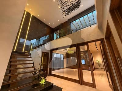 ڈی ایچ اے فیز 7 - بلاک ٹی فیز 7,ڈیفنس (ڈی ایچ اے),لاہور میں 5 کمروں کا 1 کنال مکان 10.4 کروڑ میں برائے فروخت۔