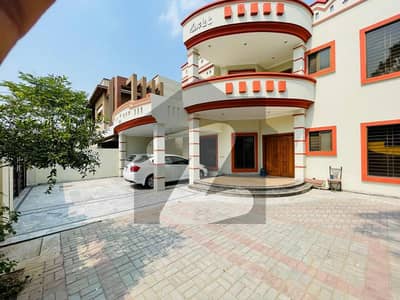 1 Kanal Used House for Sale | 6 Beds | 2 Kitchens | Iris Block Bahria Town Lahore