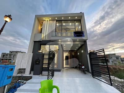 لیک سٹی ۔ سیکٹر ایم ۔ 6 لیک سٹی,رائیونڈ روڈ,لاہور میں 4 کمروں کا 5 مرلہ مکان 3.5 کروڑ میں برائے فروخت۔