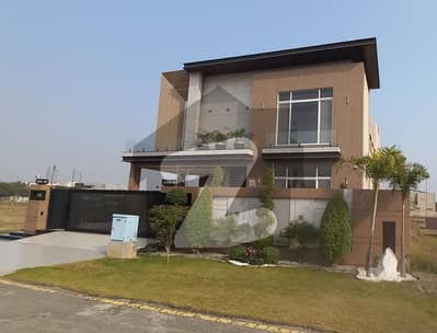 ڈی ایچ اے فیز 7 - بلاک یو فیز 7,ڈیفنس (ڈی ایچ اے),لاہور میں 1 کنال مکان 10.5 کروڑ میں برائے فروخت۔