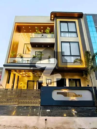 ڈی ایچ اے 9 ٹاؤن ڈیفنس (ڈی ایچ اے),لاہور میں 3 کمروں کا 5 مرلہ مکان 2.25 کروڑ میں برائے فروخت۔