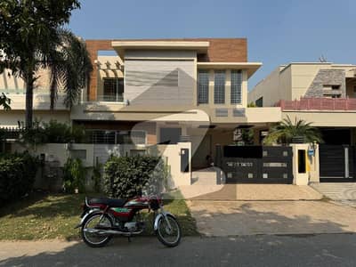 ڈی ایچ اے فیز 5 ڈیفنس (ڈی ایچ اے),لاہور میں 4 کمروں کا 10 مرلہ مکان 2.0 لاکھ میں کرایہ پر دستیاب ہے۔