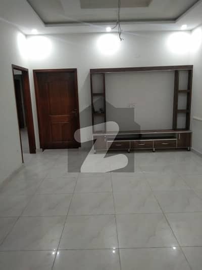 ایل ڈی اے ایوینیو لاہور میں 6 کمروں کا 10 مرلہ مکان 3.1 کروڑ میں برائے فروخت۔