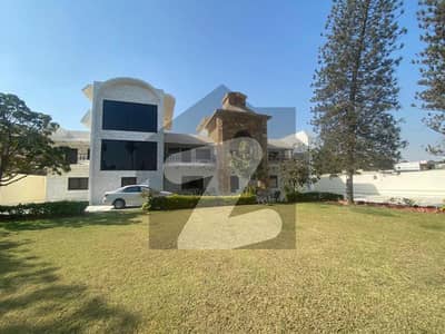 Main Gizri Boulevard 2000 Square Yards Owner Built House