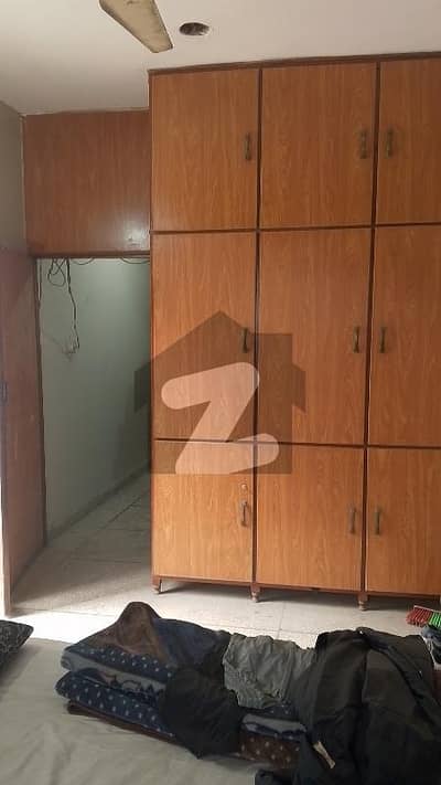 جوہر ٹاؤن فیز 1 جوہر ٹاؤن,لاہور میں 1 کمرے کا 5 مرلہ کمرہ 20.0 ہزار میں کرایہ پر دستیاب ہے۔