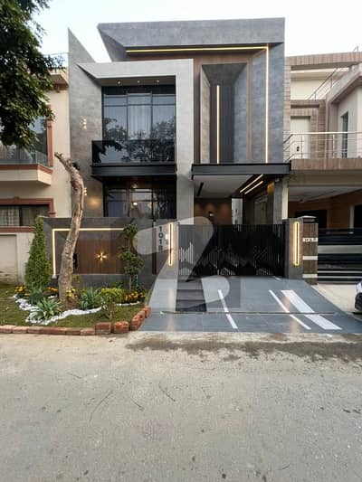 5 Marla Brand New Fully Furnished Lavish Bungalow For Sale In DHA 9 Town - Modern Design & Prime Location!