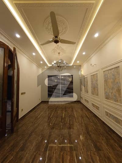 جوبلی ٹاؤن لاہور میں 6 کمروں کا 10 مرلہ مکان 3.6 کروڑ میں برائے فروخت۔