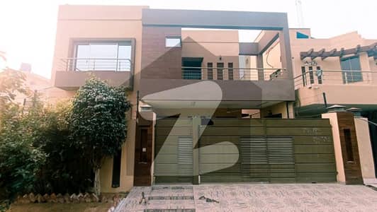 10 MARLA 4 YEAR USED HOUSE FOR SALE