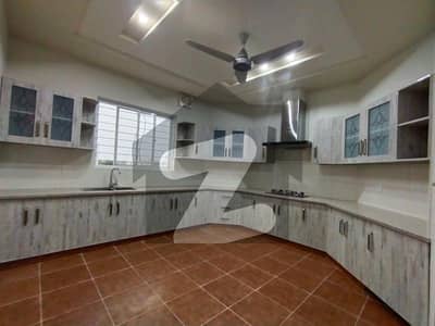 ڈی ایچ اے فیز 6 ڈیفنس (ڈی ایچ اے),لاہور میں 5 کمروں کا 10 مرلہ مکان 2.1 لاکھ میں کرایہ پر دستیاب ہے۔