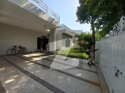 ڈی ایچ اے 11 رہبر فیز 1 ڈی ایچ اے 11 رہبر,لاہور میں 5 کمروں کا 1 کنال مکان 2.2 لاکھ میں کرایہ پر دستیاب ہے۔