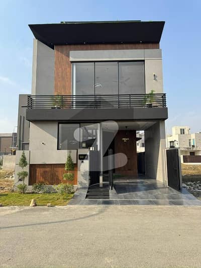 ڈی ایچ اے فیز 6 - بلاک ڈی فیز 6,ڈیفنس (ڈی ایچ اے),لاہور میں 3 کمروں کا 5 مرلہ مکان 2.85 کروڑ میں برائے فروخت۔