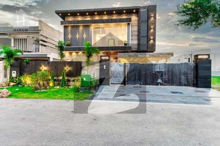 ڈی ایچ اے فیز 6 ڈیفنس (ڈی ایچ اے),لاہور میں 5 کمروں کا 1 کنال مکان 8.8 کروڑ میں برائے فروخت۔