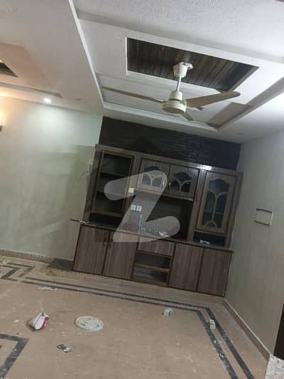 جی ۔ 11 اسلام آباد میں 4 کمروں کا 5 مرلہ مکان 1.78 لاکھ میں کرایہ پر دستیاب ہے۔