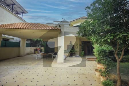 ڈی ایچ اے فیز 4 ڈیفنس (ڈی ایچ اے),لاہور میں 5 کمروں کا 1 کنال مکان 3.75 لاکھ میں کرایہ پر دستیاب ہے۔