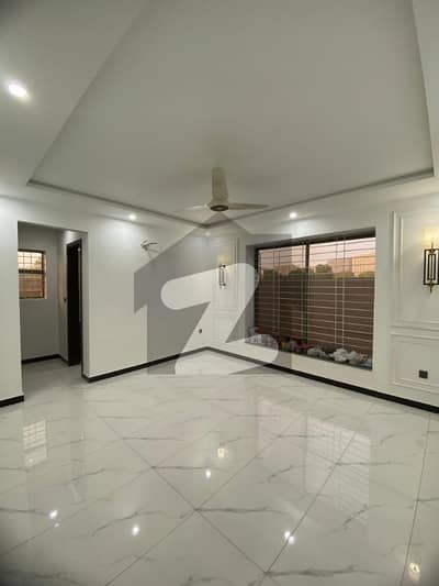 بحریہ ٹاؤن - پریسنٹ 4 بحریہ ٹاؤن کراچی,کراچی میں 5 کمروں کا 1 کنال مکان 75.0 ہزار میں کرایہ پر دستیاب ہے۔