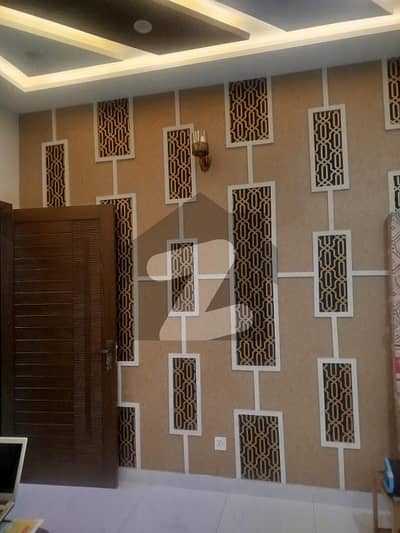 بحریہ ٹاؤن سیکٹر B بحریہ ٹاؤن,لاہور میں 5 کمروں کا 10 مرلہ مکان 4.1 کروڑ میں برائے فروخت۔