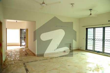 ڈی ایچ اے فیز 4 ڈیفنس (ڈی ایچ اے),لاہور میں 3 کمروں کا 1 کنال بالائی پورشن 1.3 لاکھ میں کرایہ پر دستیاب ہے۔