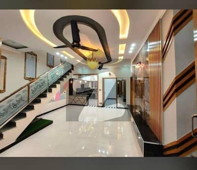 5 Bedrooms Luxurious Villa for RENT, Near Main Entrance of Bahria Town.