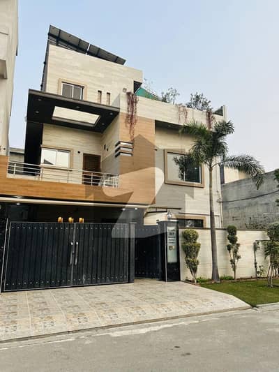 10 Marla Beautiful House With Sui Gas And Solar.