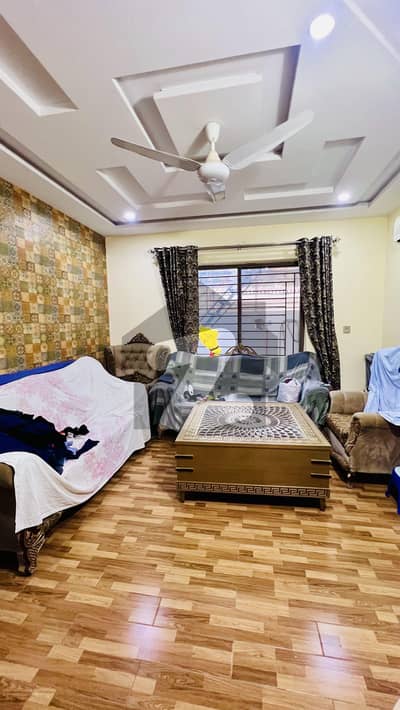 شالیمار کالونی ملتان میں 4 کمروں کا 8 مرلہ مکان 1.7 کروڑ میں برائے فروخت۔