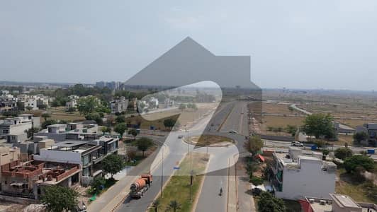 ڈی ایچ اے 9 ٹاؤن ڈیفنس (ڈی ایچ اے),لاہور میں 8 مرلہ رہائشی پلاٹ 1.95 کروڑ میں برائے فروخت۔