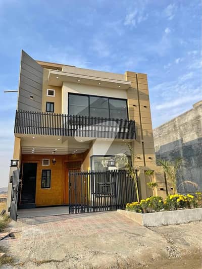 فیصل ٹاؤن - ایف ۔ 18 اسلام آباد میں 7 کمروں کا 5 مرلہ مکان 2.7 کروڑ میں برائے فروخت۔