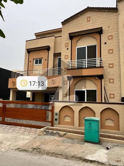 بحریہ ٹاؤن فیز 8 ۔ عثمان بلاک بحریہ ٹاؤن فیز 8 ۔ سفاری ویلی,بحریہ ٹاؤن فیز 8,بحریہ ٹاؤن راولپنڈی,راولپنڈی میں 5 کمروں کا 7 مرلہ مکان 80.0 ہزار میں کرایہ پر دستیاب ہے۔