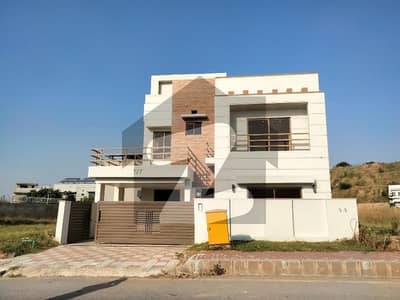 In Bahria Town Phase 8 House For rent Sized 10 Marla