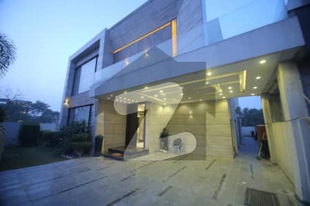 ڈی ایچ اے فیز 7 ڈیفنس (ڈی ایچ اے),لاہور میں 5 کمروں کا 1 کنال مکان 6.0 لاکھ میں کرایہ پر دستیاب ہے۔