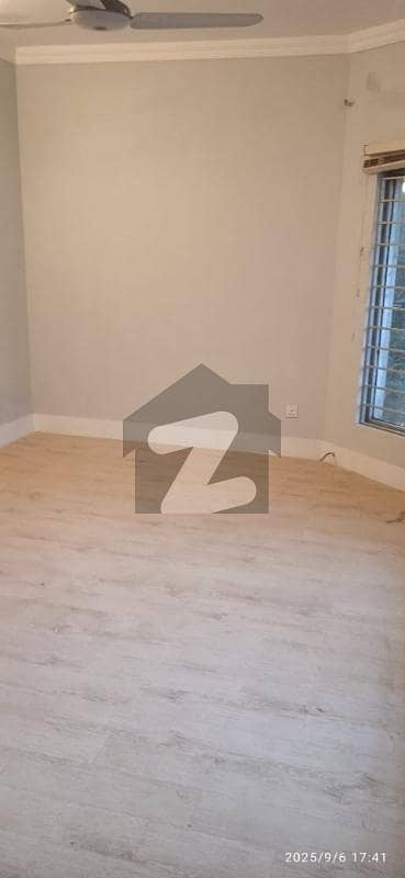 صدر کینٹ,لاہور میں 3 کمروں کا 6 مرلہ مکان 2.7 کروڑ میں برائے فروخت۔