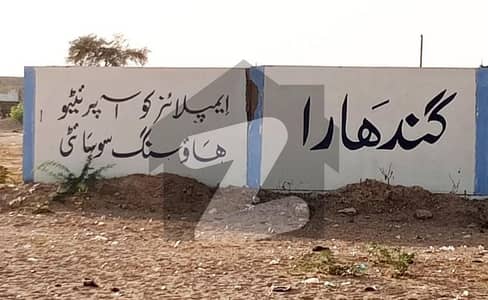 NEAR TO MAIN GATE 600 SQYRD KI BACK 240 SQYRDS RESIDENTIAL PLOT AVAILABLE IN GOOD LOCATION