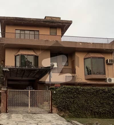 G 8/2 prime location 30x70 house for sale