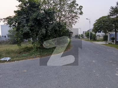 ڈی ایچ اے فیز 8 - بلاک ایکس فیز 8,ڈیفنس (ڈی ایچ اے),لاہور میں 1 کنال رہائشی پلاٹ 3.2 کروڑ میں برائے فروخت۔