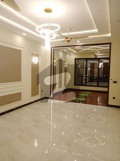 بحریہ آرچرڈ فیز 4 ۔ بلاک جی 5 بحریہ آرچرڈ فیز 4,بحریہ آرچرڈ,لاہور میں 5 کمروں کا 10 مرلہ مکان 1.2 لاکھ میں کرایہ پر دستیاب ہے۔