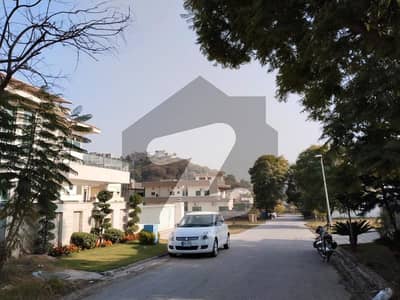 ڈی ایچ اے فیز 1 - سیکٹر ای ڈی ایچ اے ڈیفینس فیز 1,ڈی ایچ اے ڈیفینس,اسلام آباد میں 1 کنال رہائشی پلاٹ 3.2 کروڑ میں برائے فروخت۔