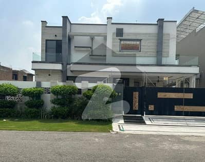 ڈی ایچ اے فیز 7 - بلاک ٹی فیز 7,ڈیفنس (ڈی ایچ اے),لاہور میں 5 کمروں کا 1 کنال مکان 7.95 کروڑ میں برائے فروخت۔