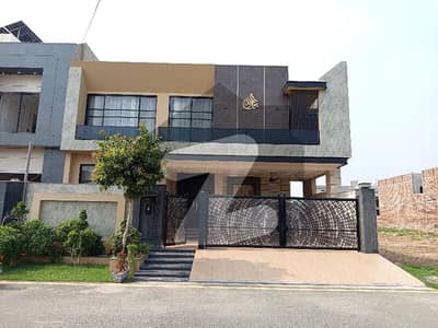 12 Marla Beautiful Location House Available For Sale