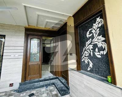 ڈیوائن انکلیو کینال روڈ,فیصل آباد میں 4 کمروں کا 7 مرلہ مکان 1.75 لاکھ میں کرایہ پر دستیاب ہے۔